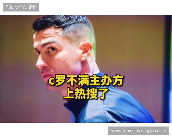 C罗被拍送儿童医院礼物，温情画面上热搜