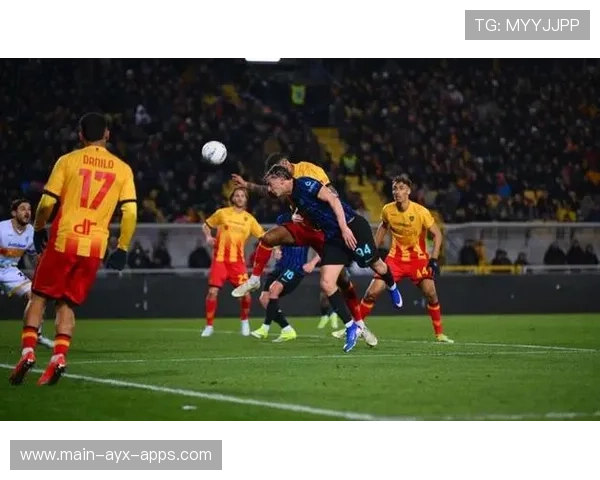 恩德里克边线强突造角球,里昂连续压制,恩里克足球